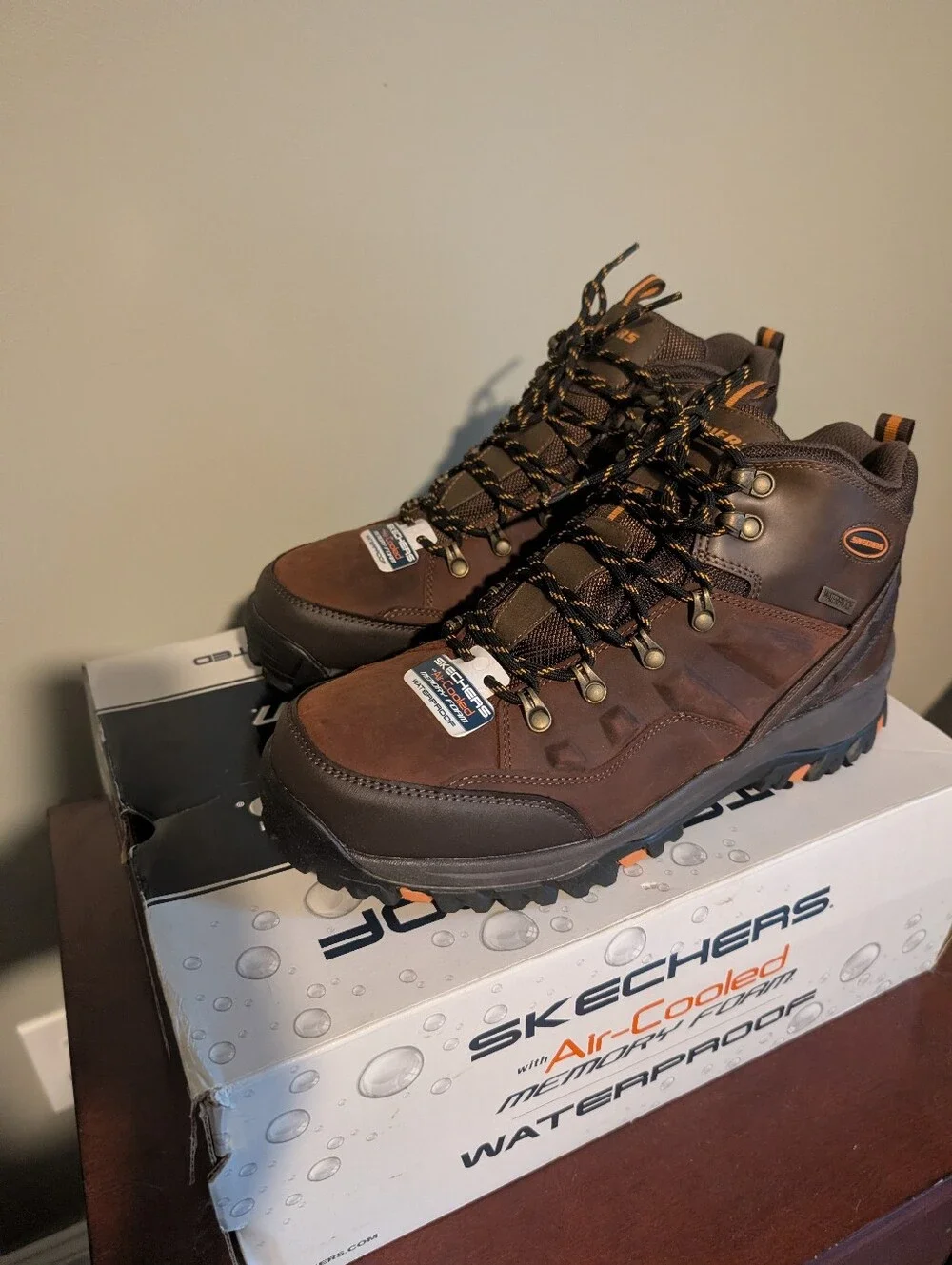 Sketchers Men's Traven Waterproof Outdoor Boot size 11 New In Box